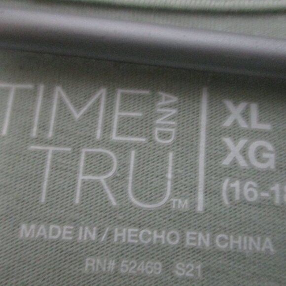 Time & Tru T-Shirt - Picture 2 of 3